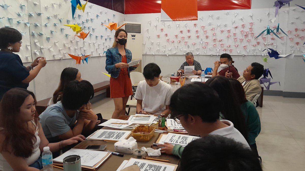 papersoul_ph's tweet photo. Participants read their works and shared their thought processes while creating the poems. 

#BlackoutPoetry #papersoul #workshop #poems #poetry https://t.co/f1C7nvbiQW