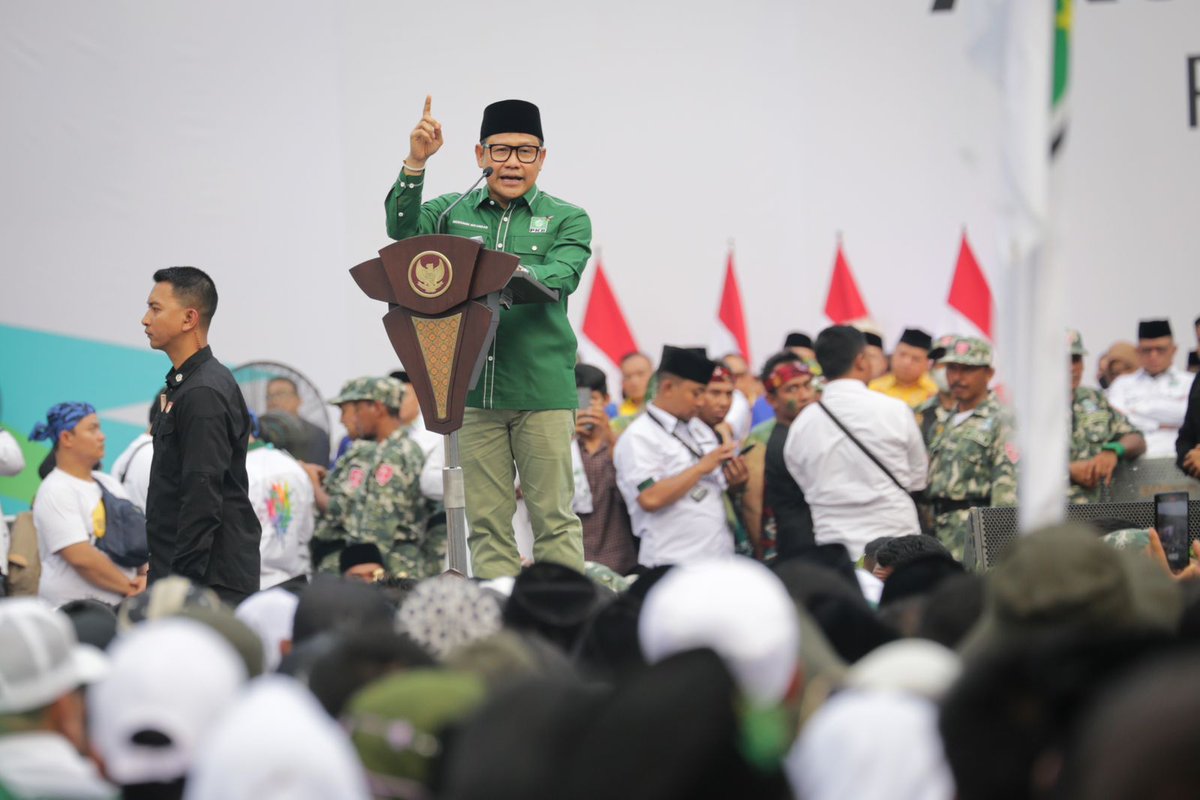 BALAS_BUDI's tweet photo. Hari lahir @DPP_PKB yang ke 25 yang penuh berkah, sarana silaturahmi kader PKB, kader NU, para Kiai dan Santri, wong ndeso serta elemen lainnya.
Berkah untuk kita semua 😇

#1abadNU25thPKB #25thPKB #GusIminPKBsatu 
@cakimiNOW @Bambangelf @zainul_munas @prabowo @gaspoll2024 https://t.co/cISSN9Zxxy