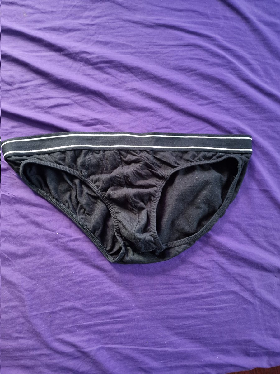 perv_lvr's tweet photo. Went over to my uncle's place and he wasn't there so I took the opportunity to go through his dirty laundry and found these. The fronts were really streched out and they smelled sooo ripe 🤤. I hope I get to see him wearing them soon. https://t.co/VtpwwIRFk4