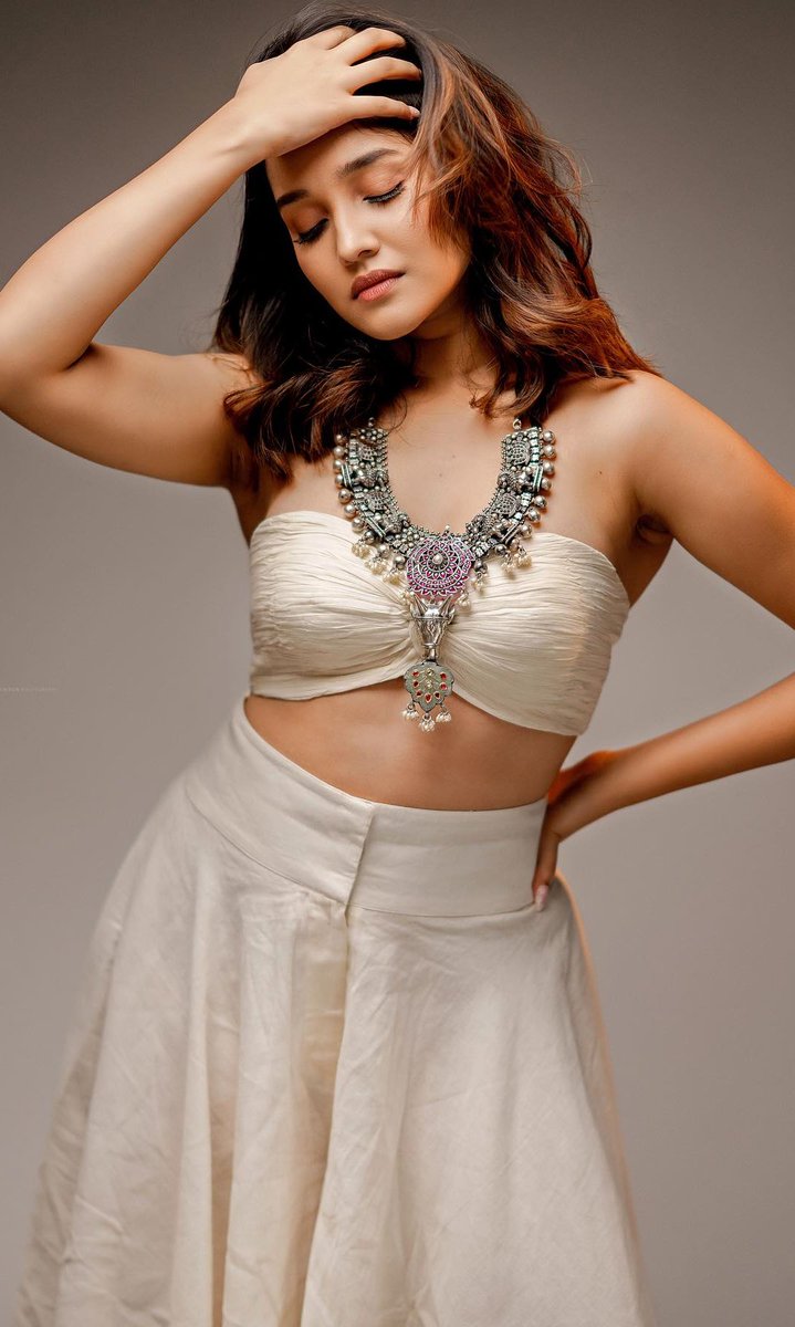 F1uj89UaEAIWxmf?format=jpg&name=medium