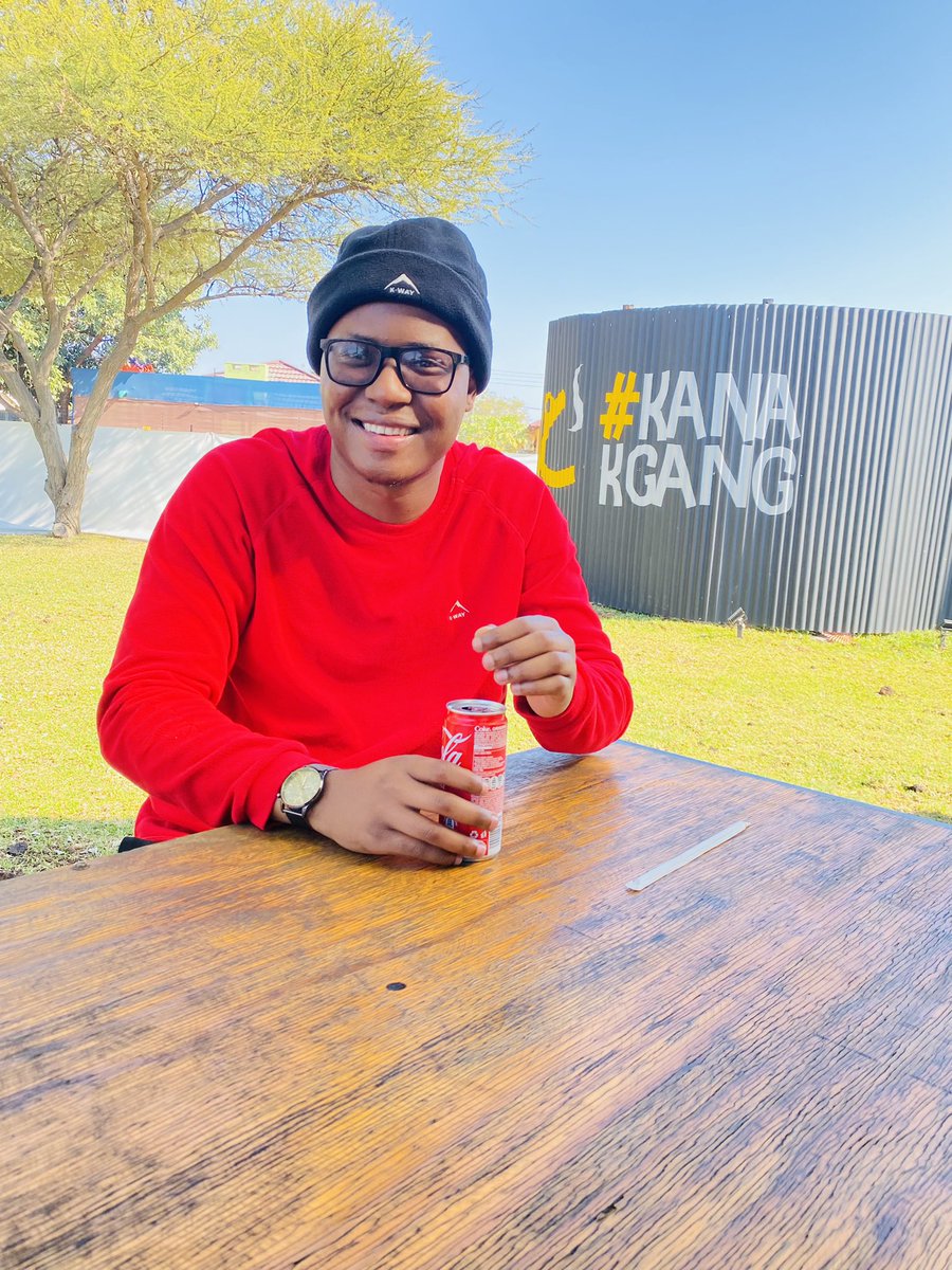 ThaboRamsey's tweet photo. Having the most amazing lunch experience at Kana Kgang! The ambiance is perfect, the service is top-notch, and the food is absolutely mouthwatering!
#FoodieParadise #LunchCravings #KanaKgang https://t.co/tmsBPhlM0u