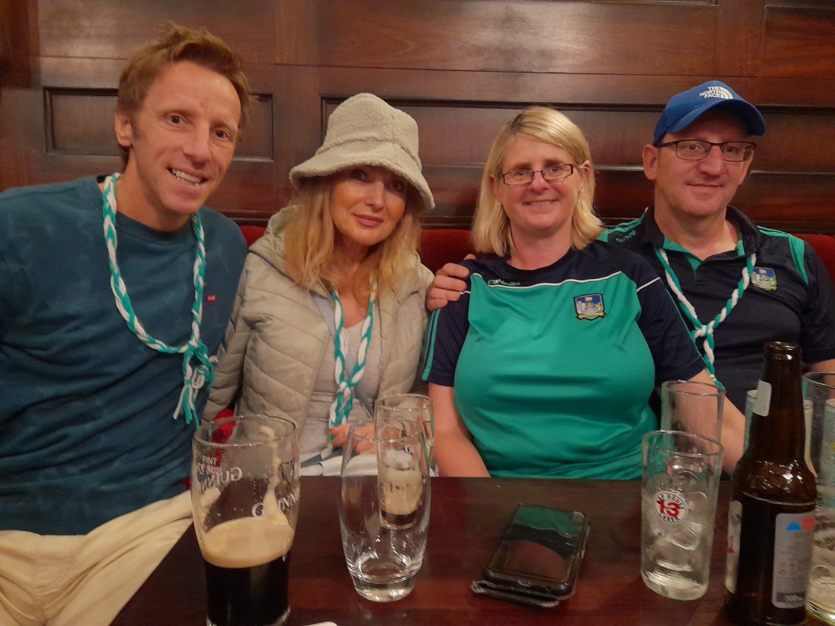 Artane Band ready to roll. Lets give it plenty 🇳🇬🇳🇬🇳🇬🙏🏻 #LIMvKK
#LuimneachAbu