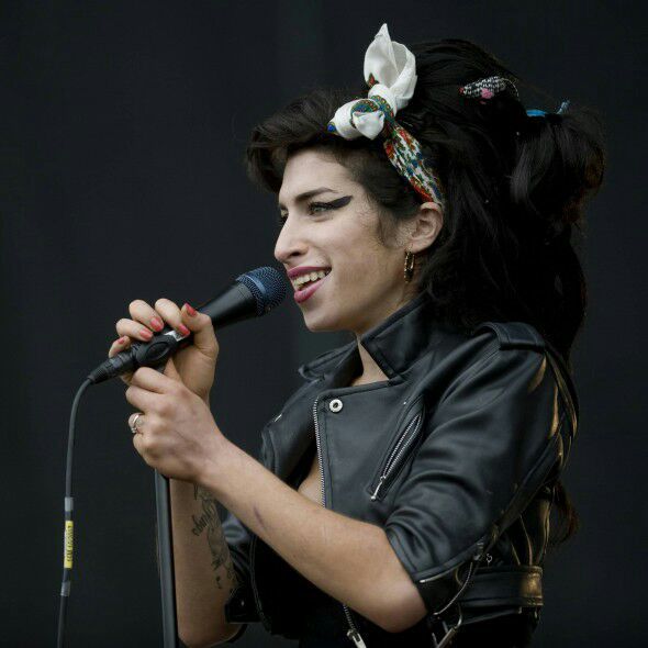 Belicosa_'s tweet photo. Porque te extraño cada día.
Porque hace 12 años te fuiste.
Porque hace 12 años también morí.
Porque sos mi todo, mi musa, mi arte y mi vida.
Te amo eternamente, Amy.
#AmyWinehouse #Music #Art #RipAmy #RipAmyWinehouse #Soul #Jazz https://t.co/QkqWvq5x8m