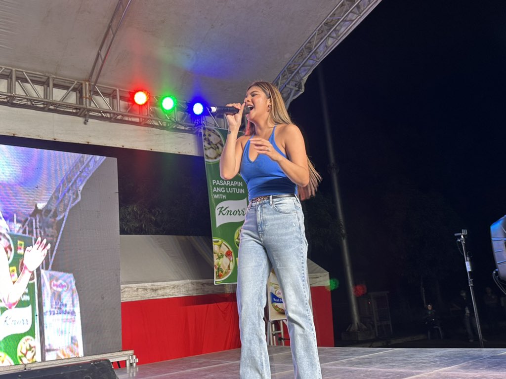 KimFinity_bee's tweet photo. Kim Rodriguez @KimRodriguez14_ at the #PiraPirasongParaiso🧩 and #NagAapoyNaDamdamin❤️‍🔥, Kapamilya Karavan, Sublian Festival here at SM City Batangas!🔥

#KapamilyaKaravan
#JRBCreativeProd https://t.co/IFhZW2zOC6