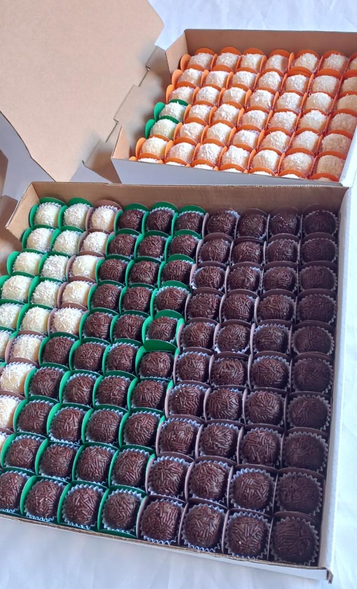 cheffdanips's tweet image. Salgados e doces da @gabymconfeitaria(Instagram) 
Do evento de ontem 😍😋🤌🏻#salgadinhodefesta #food #docinhos #evento