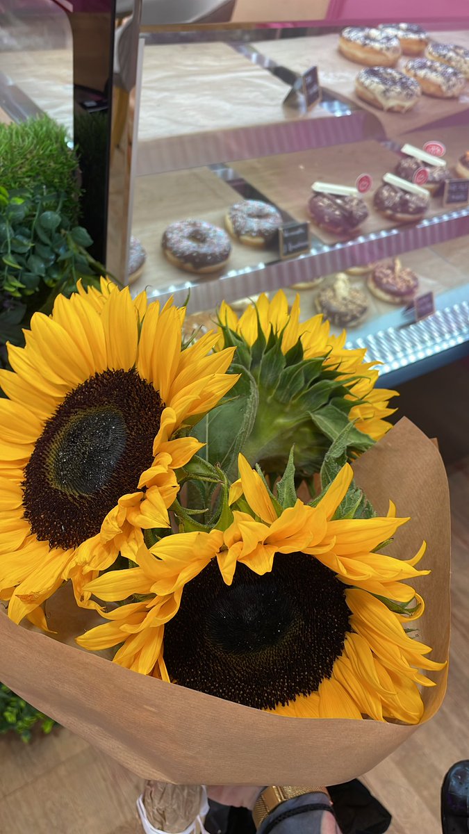 mendelevium_j's tweet photo. juillet 🌻💛 https://t.co/WkX9eCMYW9