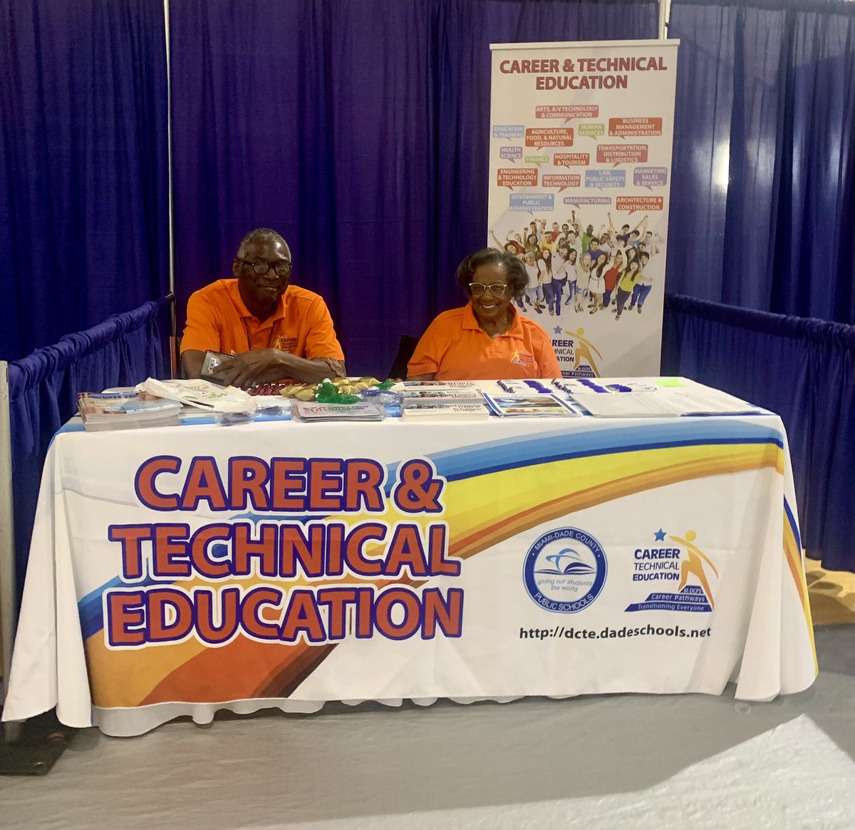 inesmeras's tweet photo. M-DCPS sharing resources #FamilyExpo @childrenstrust @MDCPSCommunity hosted at Booker T. Washington SHS. Next stop MDC Kendall https://t.co/VwICU3qKMA
