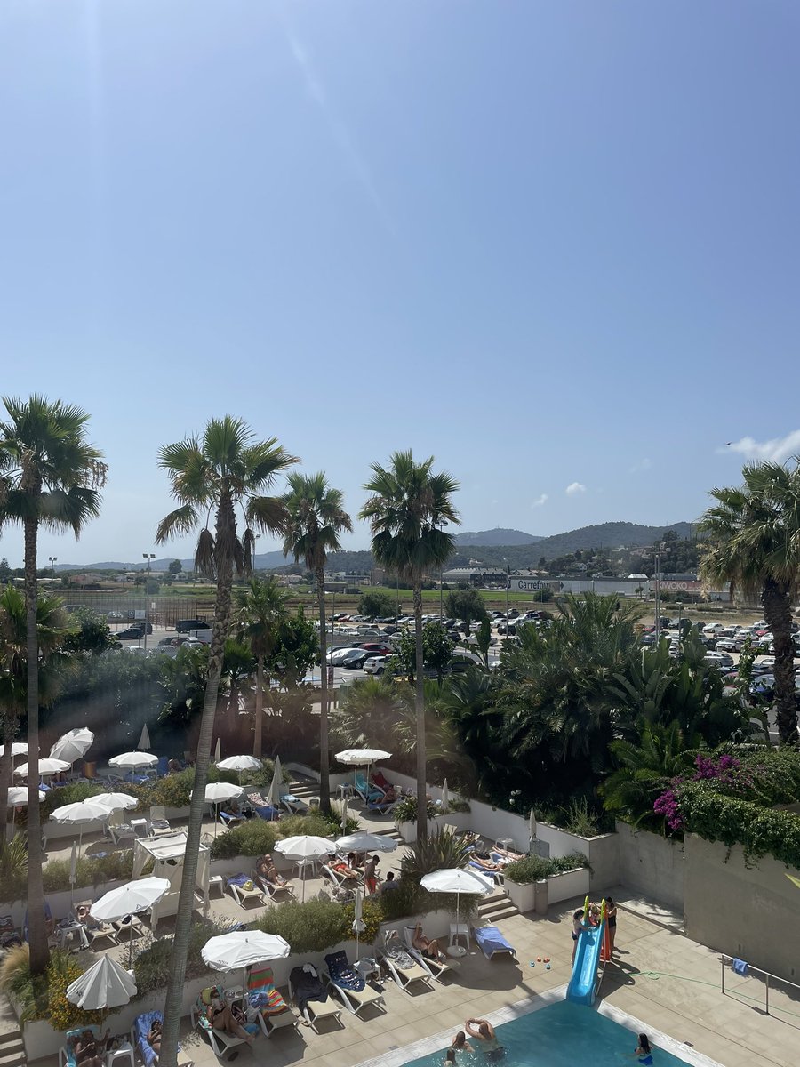 Chrisko12345's tweet image. Beautiful day in Spain!🙌🇪🇸