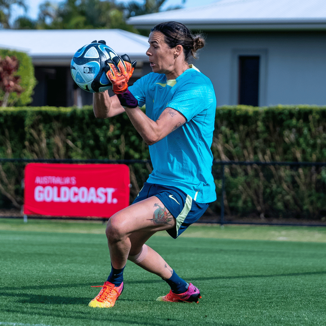 Safe hands 🧤

#gloveglu #womensworldcup