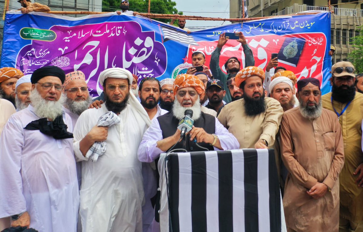 ZahidSHashmi's tweet photo. کراچی پریس کلب پر قرآن کریم کے محافظوں کا تاحد نگاہ سمندر۔
#حرمت_قرآن_ریلی https://t.co/Lp8QhaZgzO