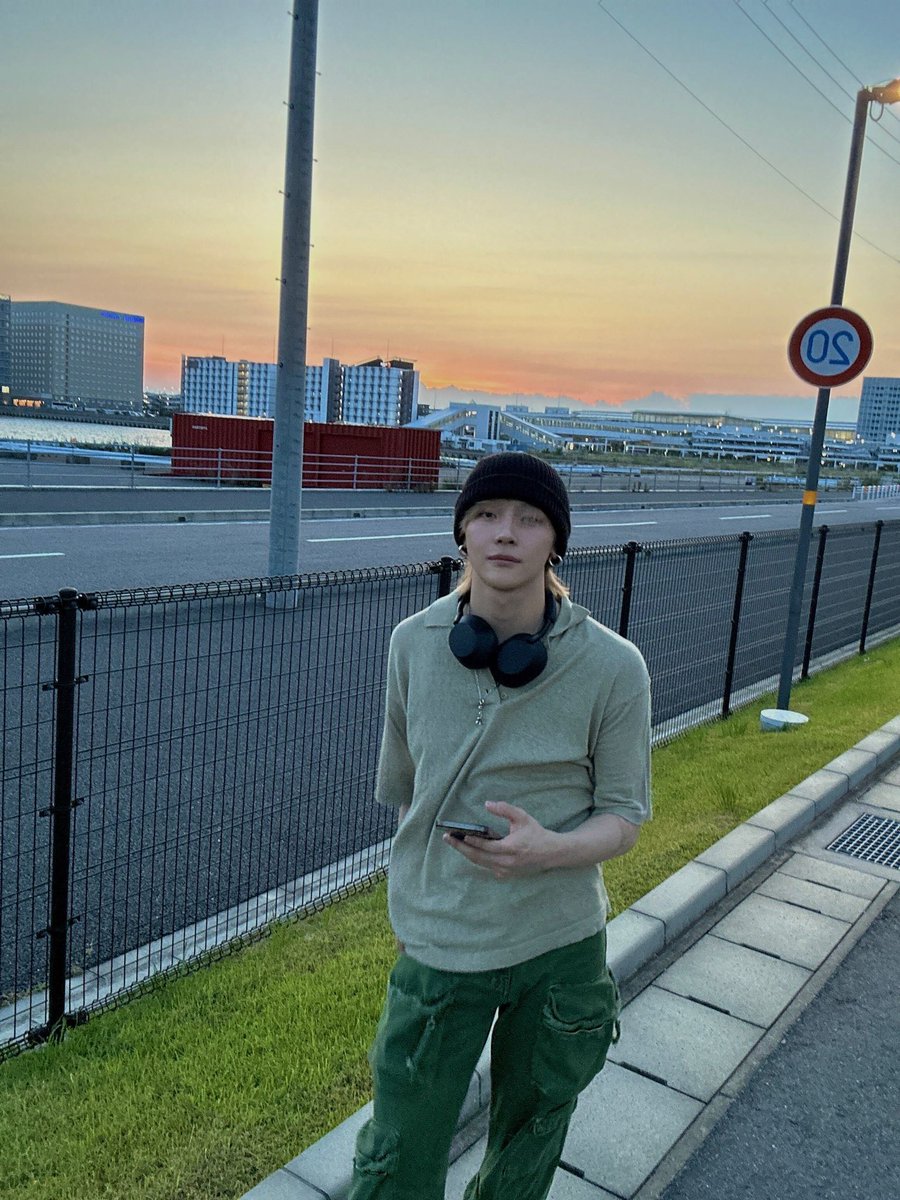 andTEAM_members's tweet photo. Sleep tight don’t let the bedbugs bite💚🌙
#NICHOLAS #andTEAM https://t.co/cU0gpdKOMK
