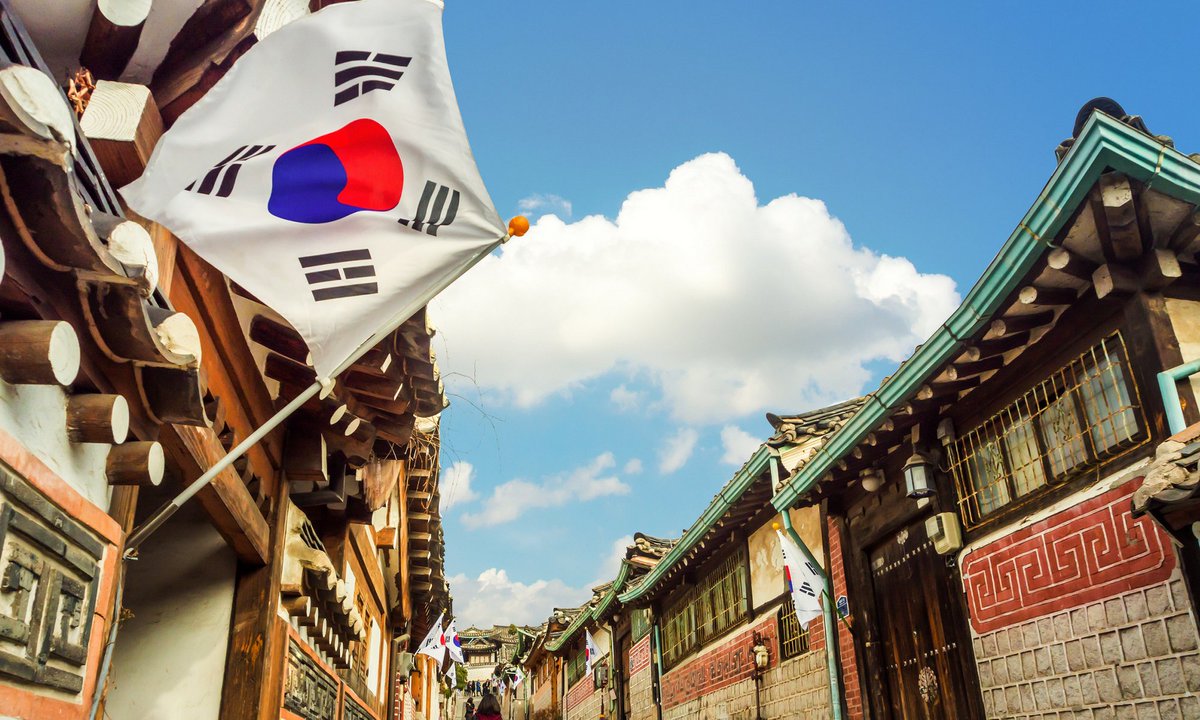 EllsyLou's tweet photo. Le 21 juillet était Jungbok ☆
Une fête ? Pas vraiment !
Jungbok est ce que l'on considère comme le 2e pic des grosses chaleurs en Corée du Sud.
Ces périodes les plus chaudes de l'été coréen s'appelle Sanbok et dure environ 30 jours ⤵️
#jungbok #honoraryreporter #korea #sanbok https://t.co/oOPeff6I0W