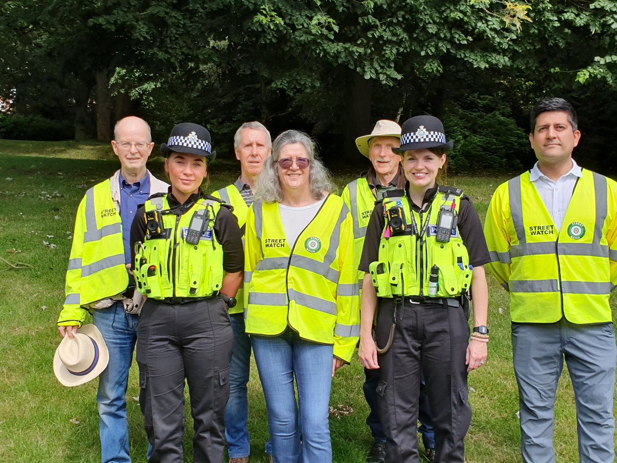 Edgbaston NHT Officers taking part in the local street watch! Happy to support! #Edgbaston #streetwatch