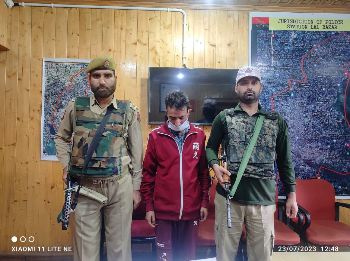 RisingKashmir's tweet photo. One Shabir Ahmad Bhat S/o Abdul Salam Bhat R/o Gulshan Bagh #Botakadal originally hailing from #Pattan, arrested for assaulting his mother in law resulting in her instant death at her house at Botakadal lalbazar.  FIR No 45/2023 u/s 302 IPC registered at  Lal Bazar PS: #Srinagar Police 

@SrinagarPolice @KashmirPolice 
@JmuKmrPolice