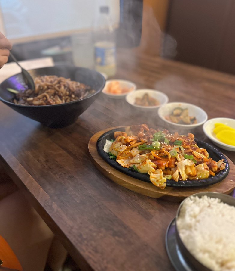 saucyeth's tweet photo. Dinner. https://t.co/brUM2hRPi4