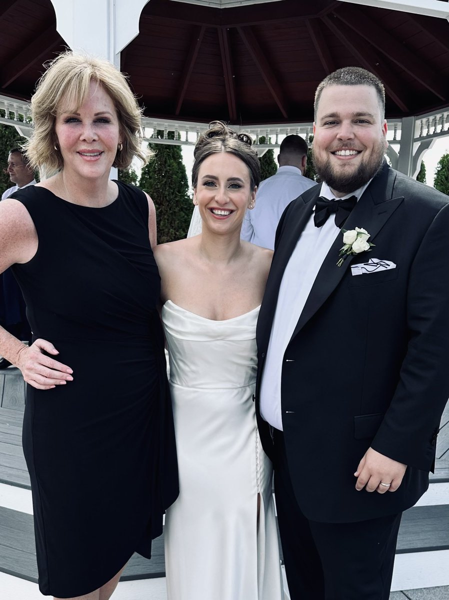 ReverendMaureen's tweet photo. Congratulations Justin and Elira!
#imarryu
@EventsDeerCreek https://t.co/KYSmVmLfxA