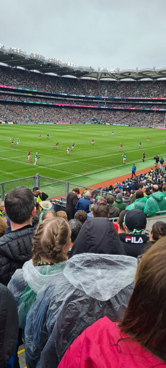 steviemckernan's tweet photo. Limerick v Killkenny #AllIrelandFinal #Limerick #Killkenny #GAA https://t.co/vnq4b5iiyV