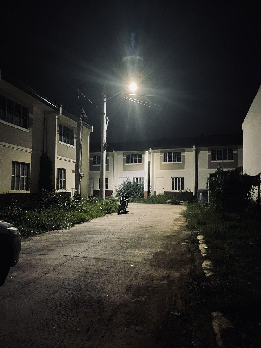eejjeeyyy's tweet photo. night walk sabay huhulihin ng tanod 🤍 https://t.co/unkQ48qgtg