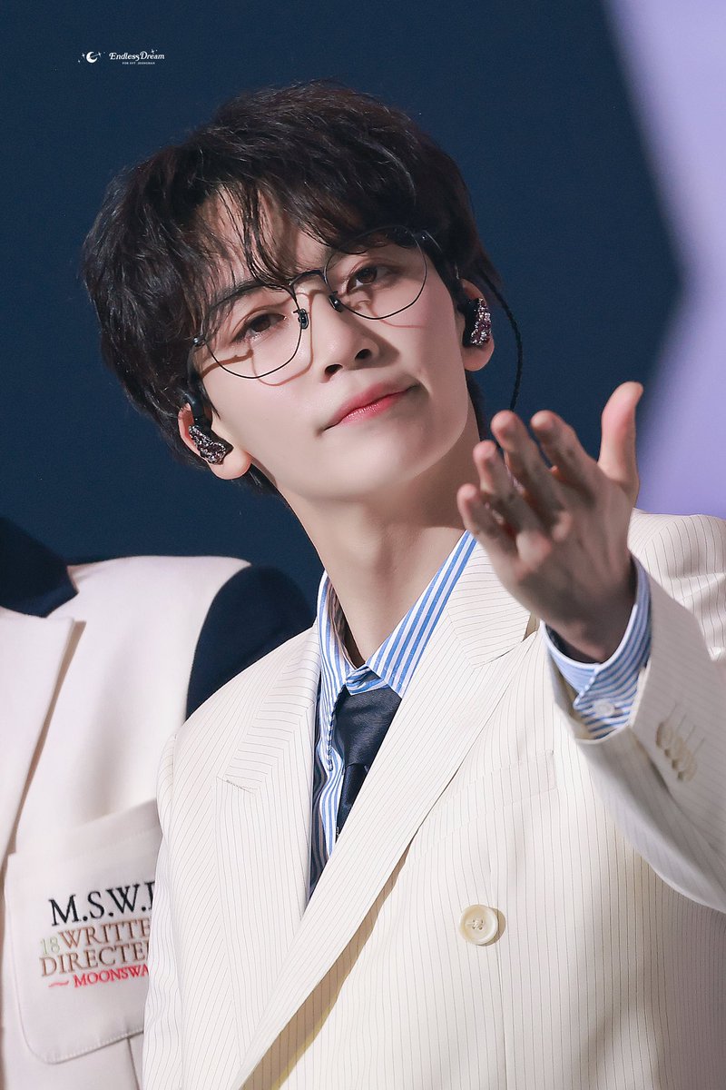 EndlessDream95's tweet photo. 230722 Follow Seoul HD 

#정한 #윤정한 #JEONGHAN
#ジョンハン 
#세븐틴  #seventeen https://t.co/eCB2RACc6s