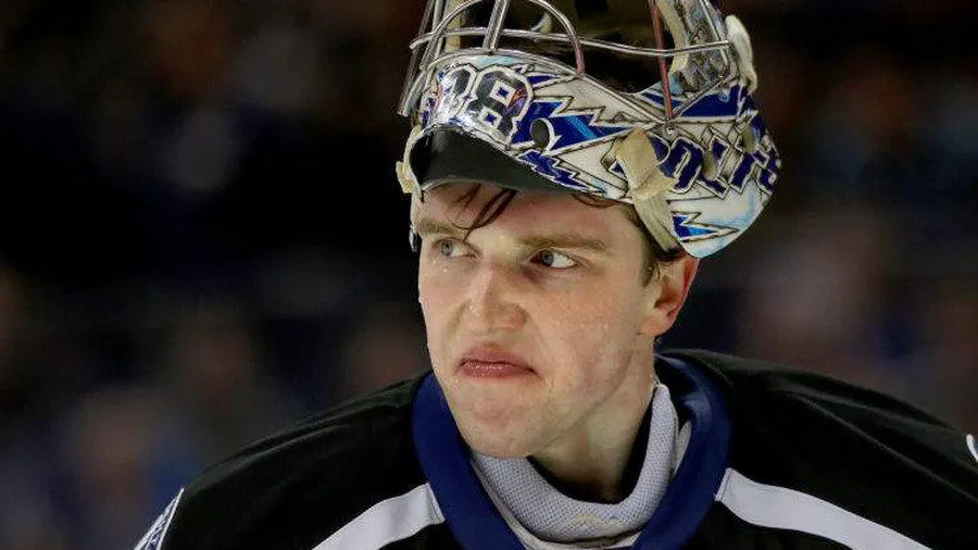 OMG, look at this pic of Vasy from a 2017 Tampa Bay Times article, where they call the Lightning's 2016-17 season the most disappointing in Tampa Bay professional sports history. Well, it was a bad year, yeah. https://t.co/DWYo34t3i5