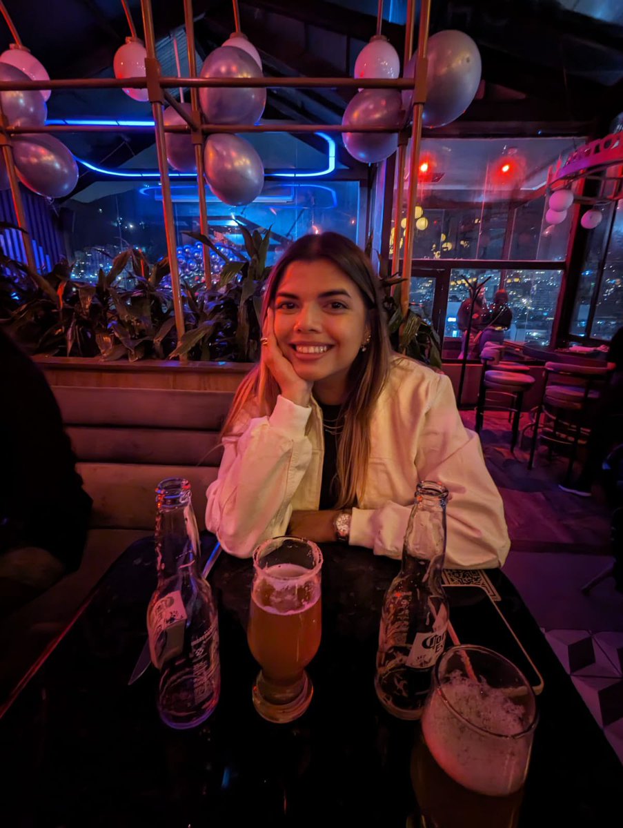 mfernandaqb's tweet photo. Primera parada: Bogotá 🤩 https://t.co/lgdTBJEjec