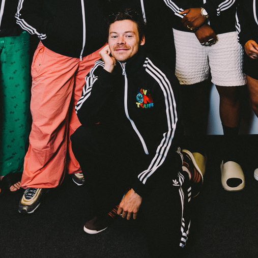 my baby darling i hope you get to rest, to sleep under the sun by the pool, eat a lot of italian pasta, dance in the kitchen or do whatever makes you happy. enjoy your time for however long you need it. we’ll be waiting for you, always. xx