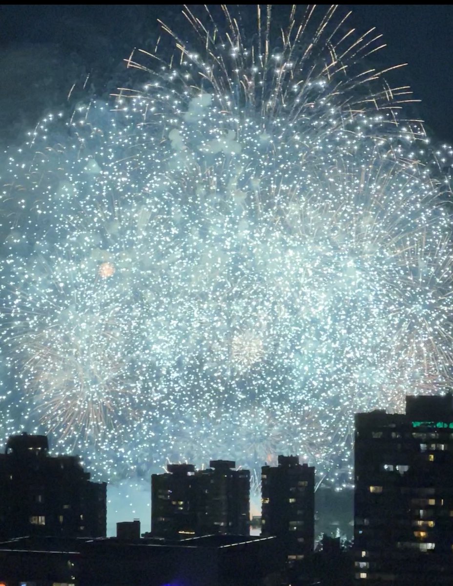 Lelandyyoung's tweet photo. Celebration of Light 2023
🎉🎉🥂

#fireworks #vancouver #summer #summervibes #chill https://t.co/lVjDPhnOtY