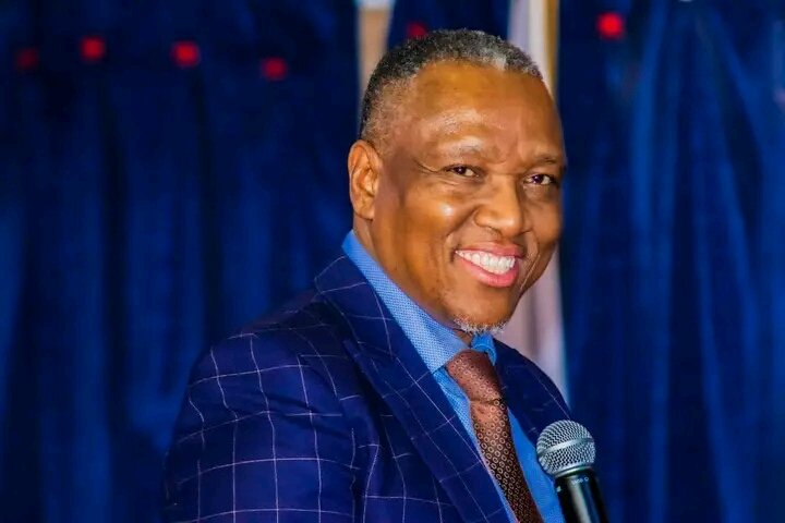 rlw_za's tweet photo. Sunday service https://t.co/J46Y1Zq9ko