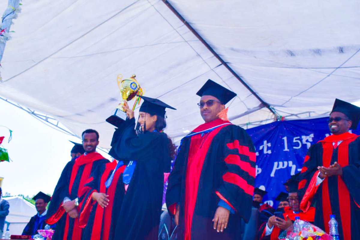 DDUniv's tweet photo. በድሬዳዋ ዩኒቨርሲቲ ከአጠቃላይ ተማሪ የላቀ ነጥብ በማምጣት የዋንጫ ተሸላሚ የሆነችው ለተማሪ አዜብ ተገኔ ዩኒቨርሲቲው የሁለተኛ ዲግሪ ማስተርስ ፕሮግራም እስኮላርሺፕ እንድታገኝ መወሰኑ ተገለፀ፡፡ https://t.co/RklKiqWfvA