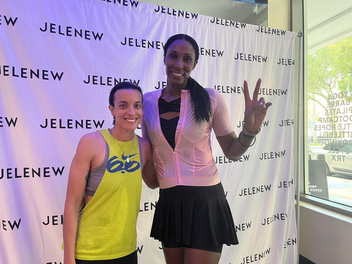 JM_tweetz's tweet photo. Full circle moment. Thank you Lisa. I’m thankful I got to show you you’re impact 💜💛 Love always! @LisaLeslie #9forever https://t.co/SbngW4PZej