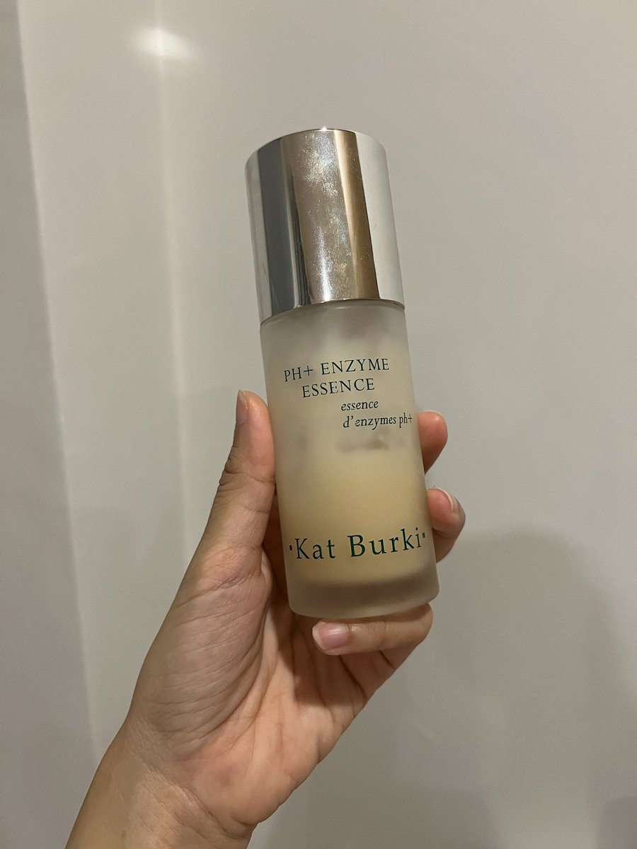 Bakingtale's tweet image. ครีมสำหรับคนขี้เกียจทาครีม ล้างหน้าโบกตัวนี้ ตามตัวครีมเนื้อหนัก ๆ เช้าเย็น ผิวสว่างใสจริงจัง

#skinlabthailand
#katburki