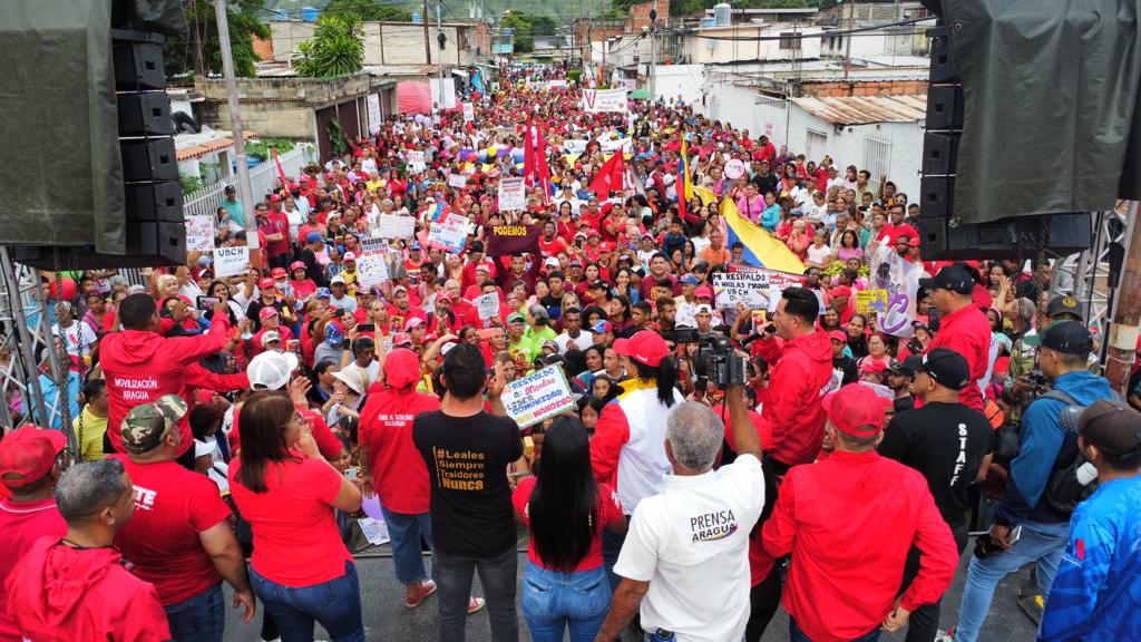 El pueblo consciente de Caña de Azúcar en el estado Aragua, se unió a la celebración patriota para decir sí al amor, a la vida y al combate. Estos hombres, mujeres y jóvenes, están dispuestos a seguir construyendo una Venezuela de Paz. ¡Gracias pueblo patriota!