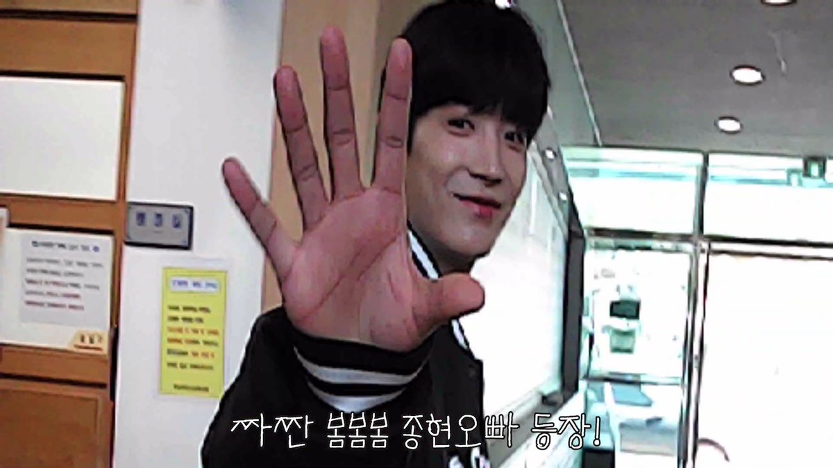 StudyJonghyeon's tweet photo. Watch Kim Jonghyeon in Lee Hyunjoo's vlog with Cha Sunwoo during the filming of It Was Spring 📹
▶️ https://t.co/1acUnWMjwi
#KIMJONGHYEON #김종현 #ItWasSpring #시작은첫키스 https://t.co/a3Fp12xU5c