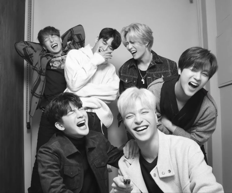 Lylala95's tweet photo. We can feels Jinhwan presence in the concert even though he’s not physically there.. He’s with us 🤍

Take care, Kim Jinhwan..

Till we meet again, IKON! 
Thank you…

#iKON #iKON_TAKEOFFinMalaysia #iKONinKualaLumpur @iKONIC_143 https://t.co/sbqyN6kWQS