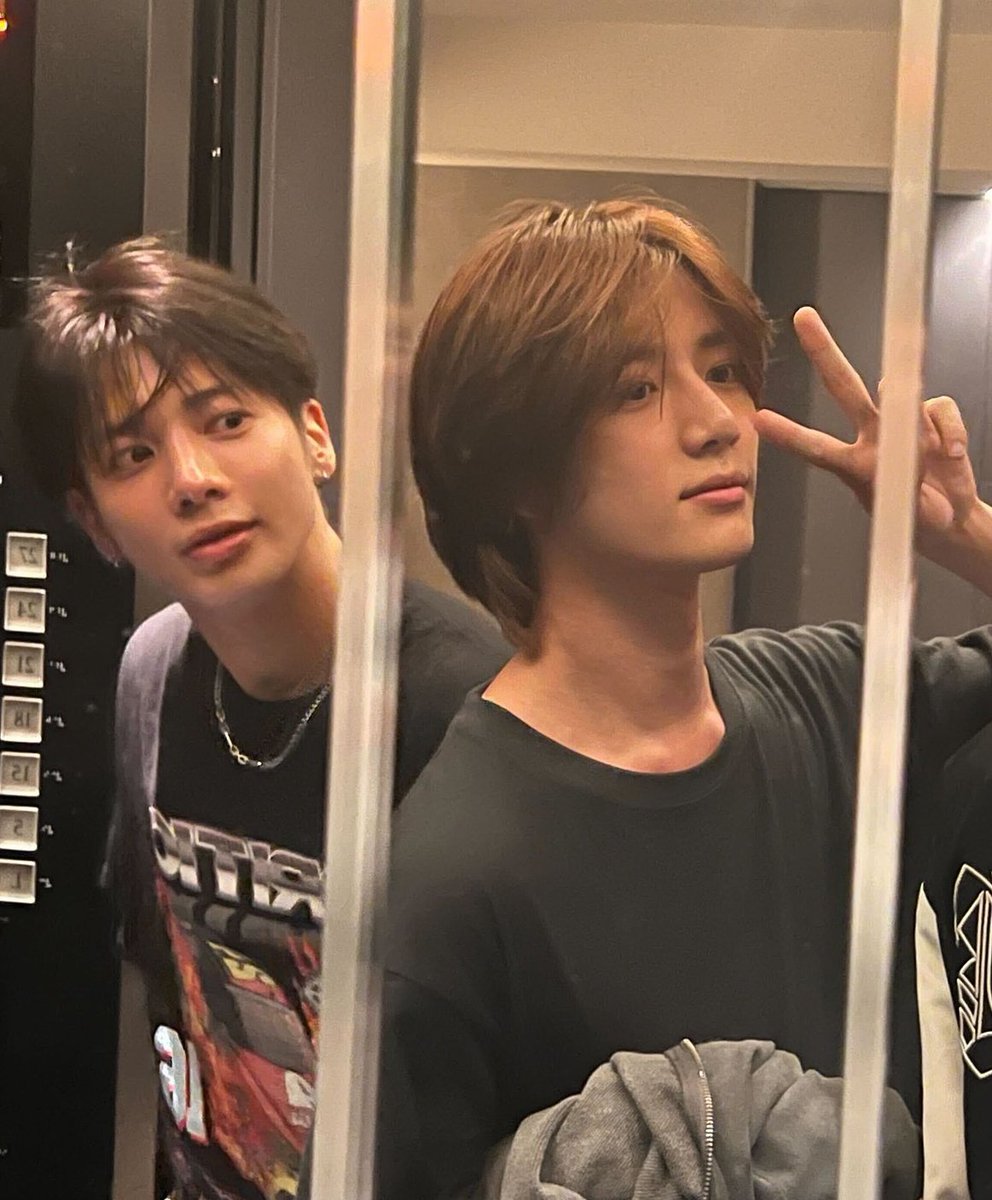 taegyudiary's tweet photo. Walking around Japan with Soobin🥰 https://t.co/BDSjR9xhTl