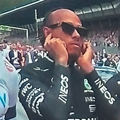 Torpedo_______'s tweet photo. Non-Max Verstappen fans after 7 races in a row 
#hungar https://t.co/5km4DqCz4c