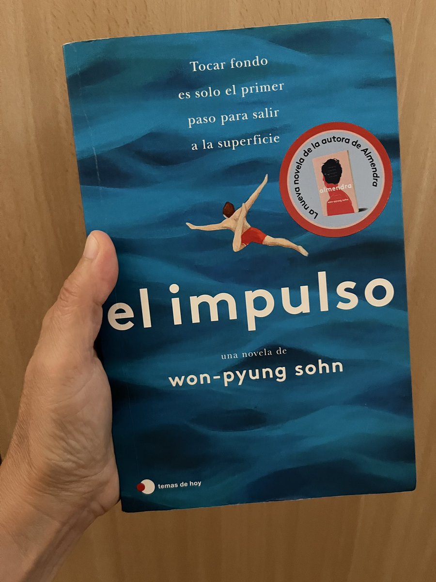 MTarradellas's tweet image. Recomanacions de lectura d’estiu: a)novel.la sobre com l’esforç no sempre ens porta al punt desitjat (malgrat molts repeteixin aq mantra fins a morir), i b)contes fantàstics (jo crec q, al pas q anem, futuristes) q m’han sorprès molt agradablement! #lecturesdestiu