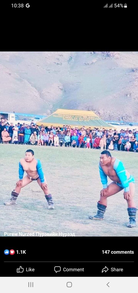 ,За нөгөө аав хүү 2 чинь Баянхонгор аймгийн Эрдэнэнцогт сумын 100 жилийн ойн хүчит бөхийн  барилдаанд хоёулаа түрүүллээ дээ амжилт хүсэе.