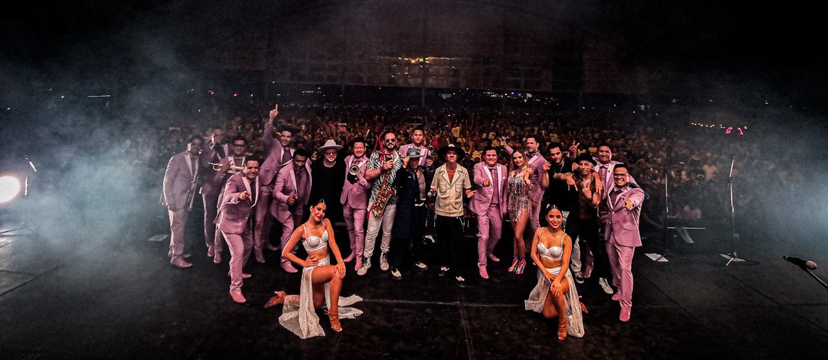 La Vecindad Santanera tweet media