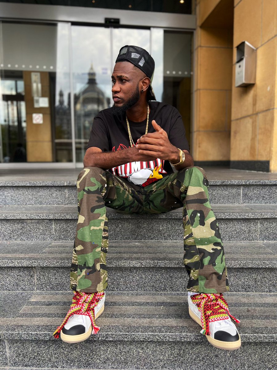 ypeegh's tweet photo. crown heavy but it’s worth the weight🤴 https://t.co/xpCZa8XFIr