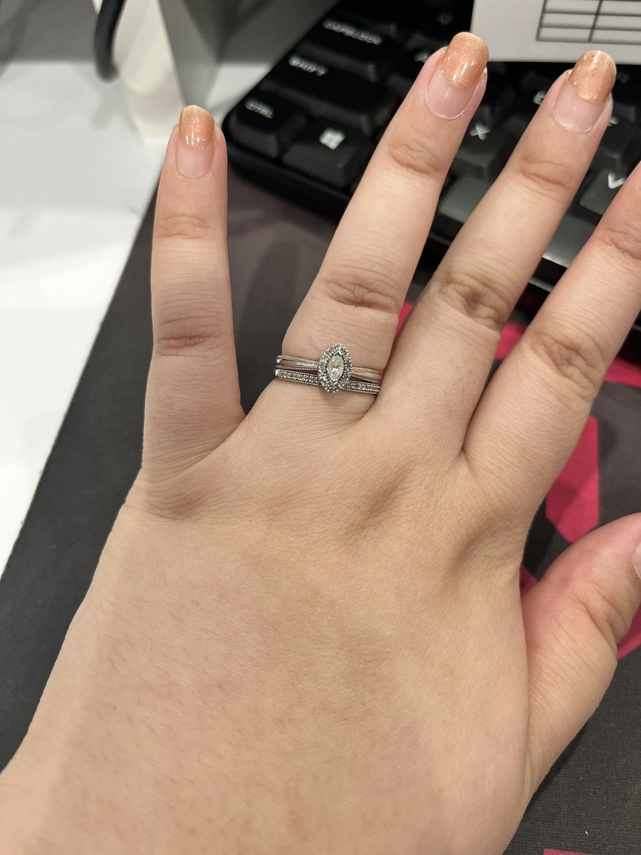 heyyenna_'s tweet photo. ☺️💍 https://t.co/LhqVYeJUCv