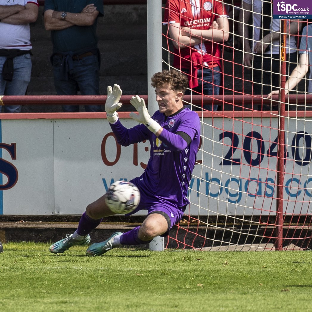 BrechinCityFC's tweet photo. 👐 Making his competitive debut for the club yesterday was 17 year-old keeper @Jamiemccabe01 

The young stopper, who signed for City this summer from Dundee United, impressed with a number of fine saves throughout. https://t.co/OkjTIxNig6