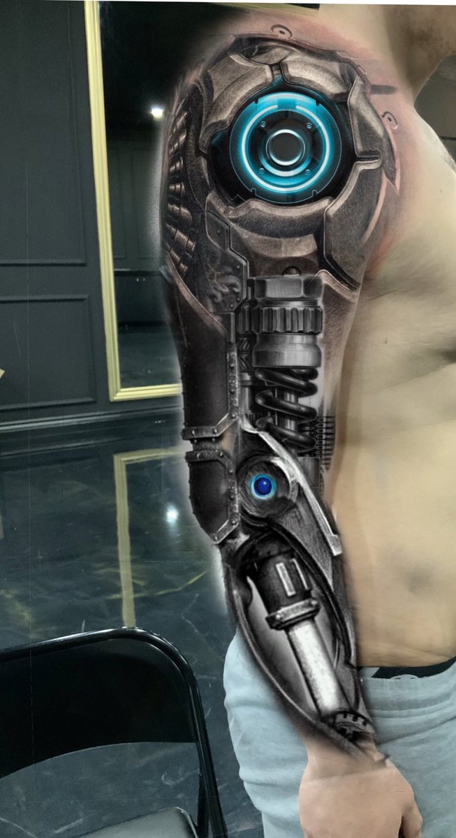 Pineaqples's tweet image. Today is gonna hurt 💀 Going in for more progress on my Bio-mechanical sleeve. This is the vision if you haven’t seen it before!