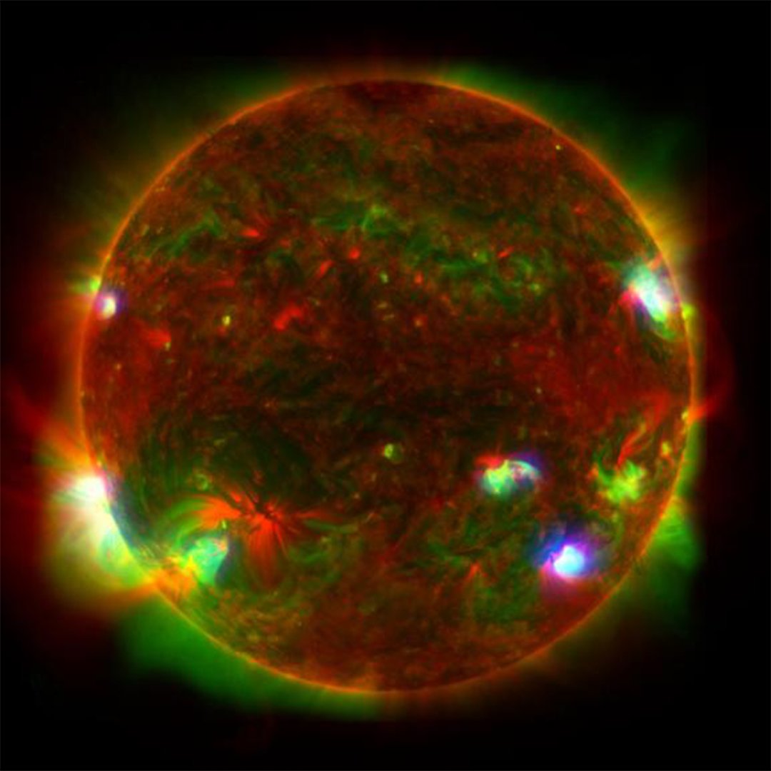 Happy Leo season! Leos, in all their fiery glory, are ruled by the Sun. This 4.5 billion-year-old star is vital for most life on Earth and is the largest object in our solar system. In fact, you would need 1.3 million Earths to fill its volume ☀️
