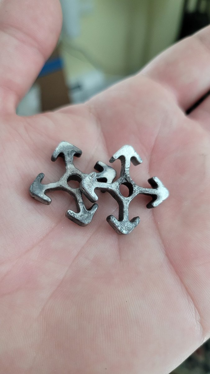 Adam Zeloof (@azzeloof@mastodon.online) tweet media