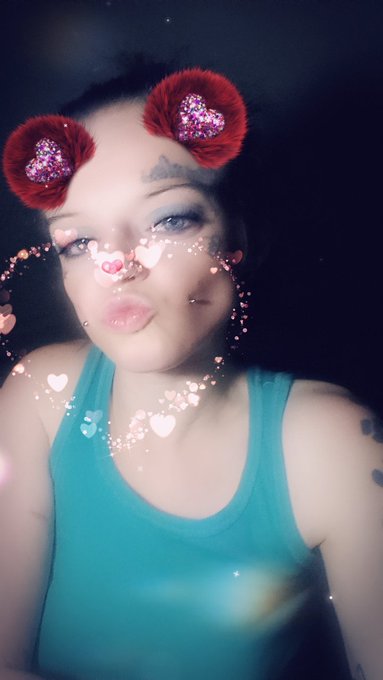 Show some love today 💕 https://t.co/Psq0bltN1E