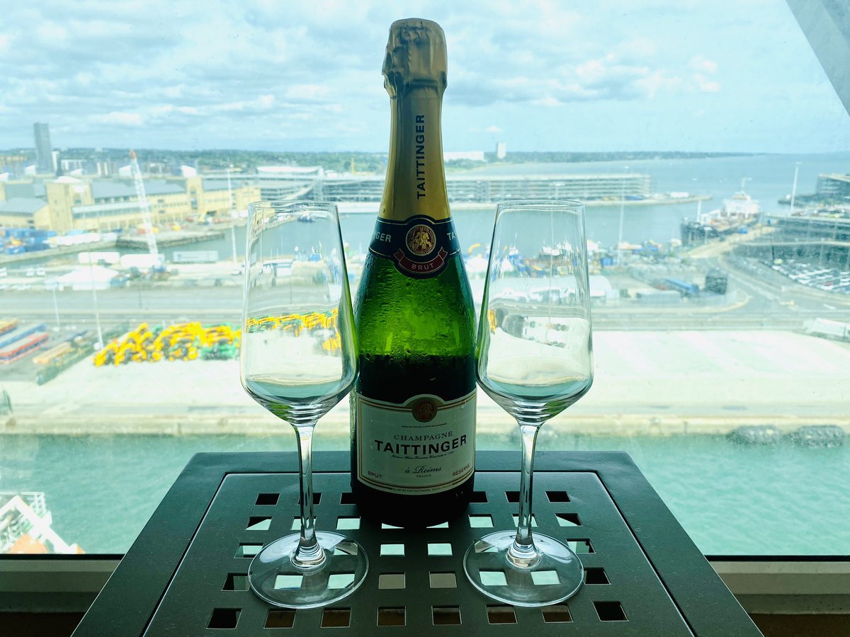 Delighted to be sailing off today with @pandocruises - and sailing off in style (thankyou!) 🍾 We’re onboard their newest ship, Arvia, and it’s a absolute stunner! #familyholiday 🛳️