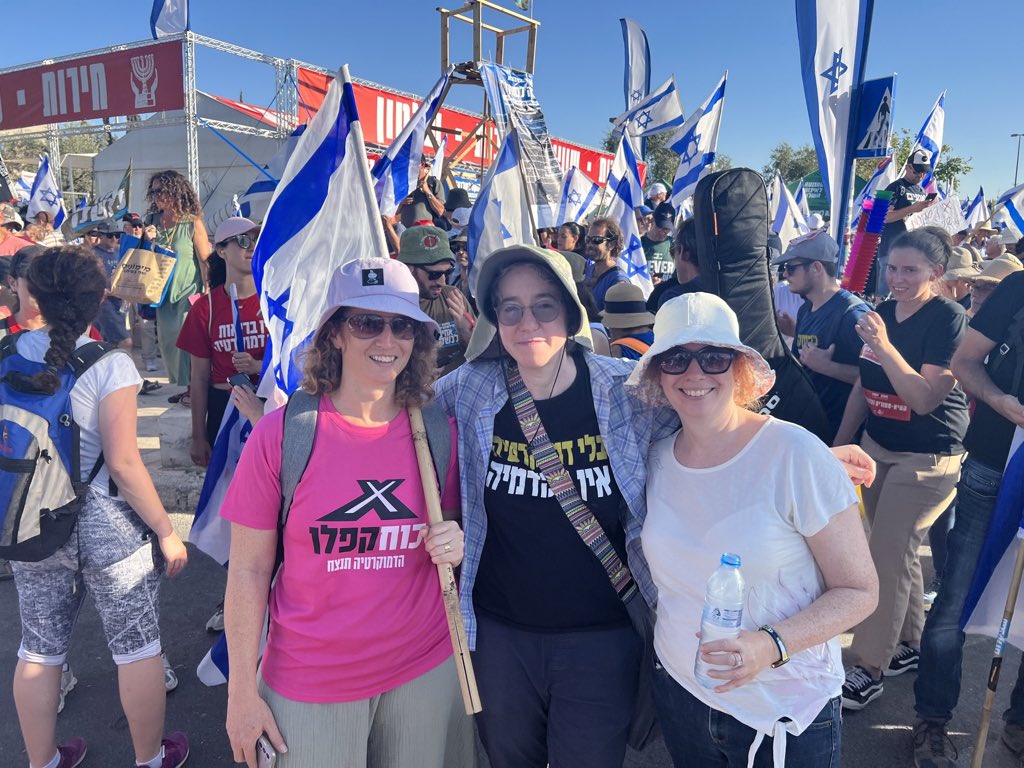 (חלק מ)הכוח הנשי של הפקולטה לרפואה של הטכניון עוצרות את ההפיכה בגופנו