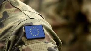 Il gruppo <a href="/RenewEurope/">Renew Europe</a> al Parlamento Europeo ha recentemente presentato un documento che delinea una visione ambiziosa per trasformare l'Unione Europea in un attore geopolitico con capacità militari globali entro il 2030. Il piano punta a rafforzare sostanzialmente l'autonomia