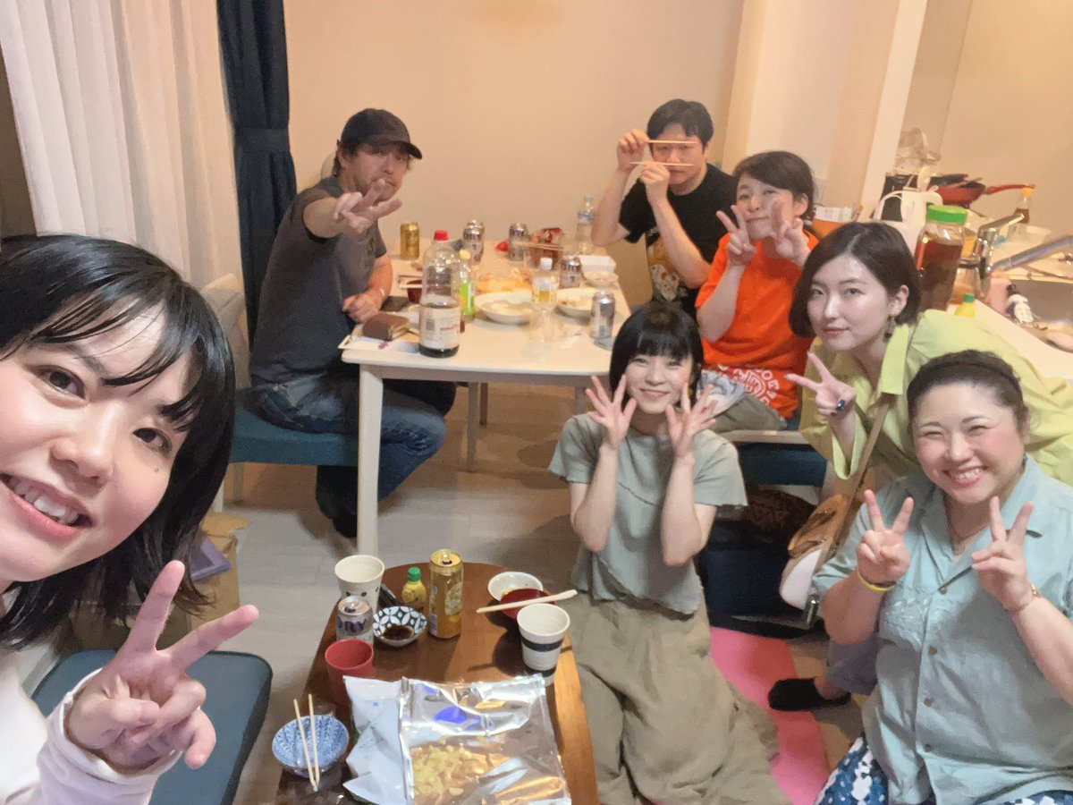 rinyuumin's tweet photo. #d_tw
「デア•グロスマンと三人の魔女」の打ち上げでした🍺✨
業スーで冷凍餃子買ってきて餃子パーティーでした🍺
堀川さんに撮って頂いた本番映像を結局2回観ました(笑)裏話が沢山あって楽しかった✨✨✨
おはぎちゃんは警戒心が強いのでずっと隠れたまま🐈⬛みんなが帰ったらすぐ出てきてくれた。 https://t.co/JDkIz4M3CY